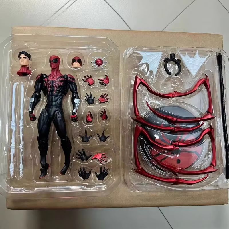 Model Kit Spiderman - 16cm Ultimate Chapter Parker Action Figure